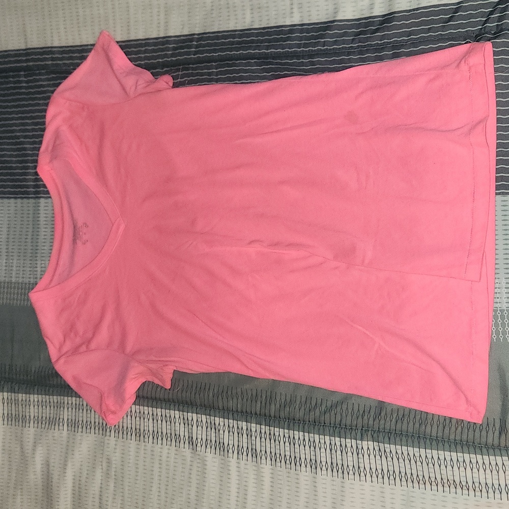 women's vneck tee size M